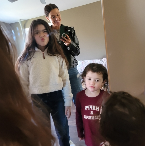 Meet your Posher, Jewel - Picture 2 of 3